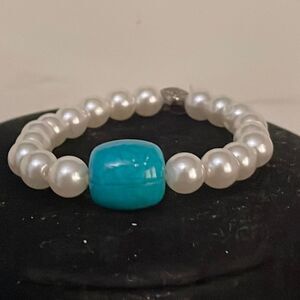 Girl’s 7” large simulated pearl/turquoise tone beaded stackable stretch bracelet